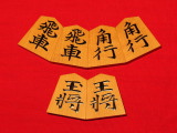 秀峰作水無瀬御蔵島黄楊赤柾盛上将棋駒/未使用品 桐平箱付(K975)